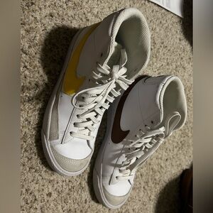 Brown and yellow Nike Blazer mid ‘77